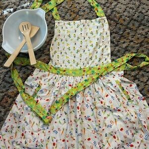 Anthropologie Adorable Veggie & Floral Apron in Excellent Condition